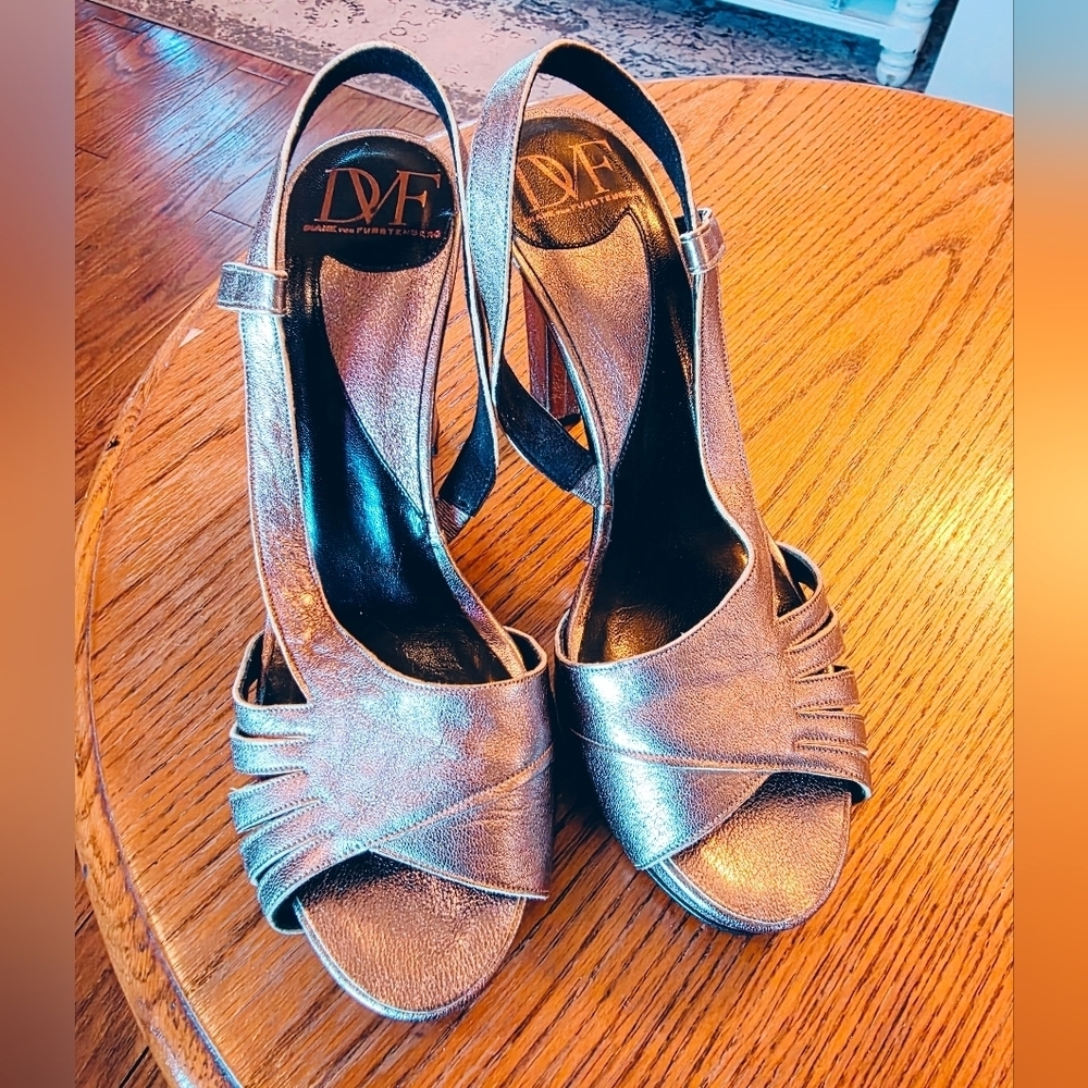 New Diane Von Furstenberg Shimmering Gold Slingback Heels New Years Party
